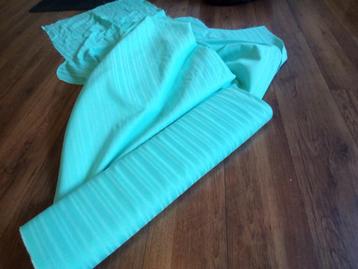 Rol stof in de kleur aqua, 145 breed, bijna volle rol! beschikbaar voor biedingen