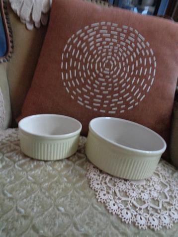 2 Pastel Gele Parafeu Schalen van Regout ** Mimosa ** beschikbaar voor biedingen