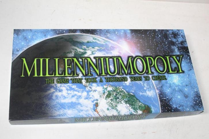 millenniumopoly (monopoly), Hobby en Vrije tijd, Gezelschapsspellen | Bordspellen, Zo goed als nieuw, Een of twee spelers, Drie of vier spelers