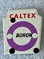 Twee Vintage Caltex Brandstofspeldjes, Ophalen of Verzenden, Gebruikt, Merk, Speldje of Pin
