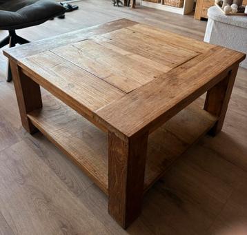 Teakhouten salontafel beschikbaar voor biedingen