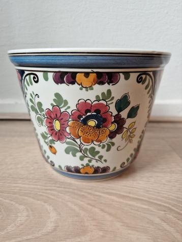 Delfts Polychroom Bloempot met Bloemmotief beschikbaar voor biedingen