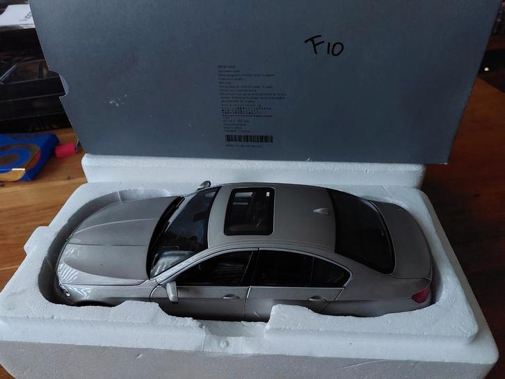 Dealer 1/18 Bmw 550i F10 Limousine Grijs, Hobby en Vrije tijd, Modelauto's | 1:18, Zo goed als nieuw, Auto, Overige merken, Ophalen of Verzenden