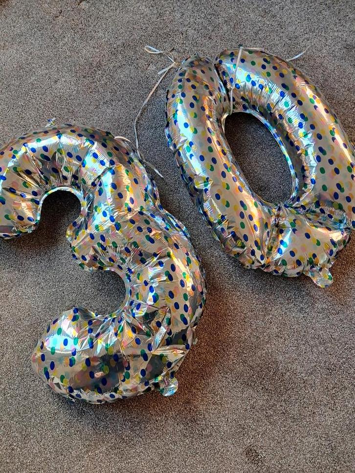 Gratis 30 jaar ballonnen, Hobby en Vrije tijd, Feestartikelen, Gebruikt, Versiering, Verjaardag, Ophalen of Verzenden