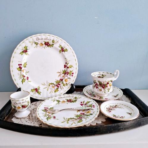 Royal Albert 'December', ontbijtservies, Antiek en Kunst, Antiek | Servies compleet, Ophalen of Verzenden