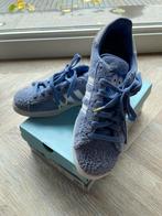 Adidas towel, Kleding | Heren, Schoenen, Blauw, Ophalen of Verzenden, Adidas, Sneakers of Gympen