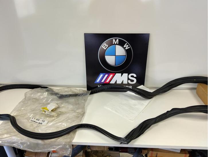BMW E3 voorruit rubber origineel 51131828248 N.O.S., Auto-onderdelen, Ruiten en Toebehoren, Nieuw, Ophalen of Verzenden