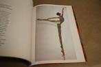 Dancers Dancing. Groot illustratief fotoboek., Boeken, Kunst en Cultuur | Fotografie en Design, Ophalen of Verzenden, Gelezen