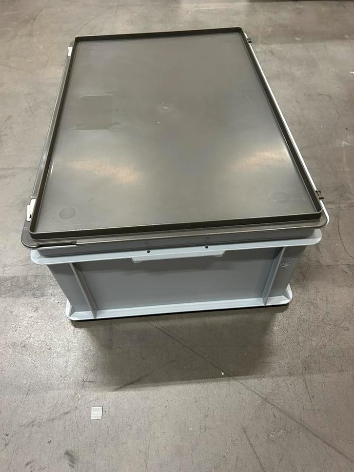 Stapel boxen met deksel. 60x40x23 hoog., Doe-het-zelf en Verbouw, Kratten en Dozen, Zo goed als nieuw, Krat, 100 cm of meer, 50 cm of meer