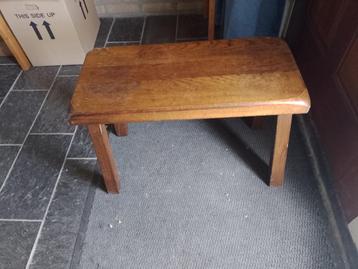 Bijzettafel donker eiken beschikbaar voor biedingen