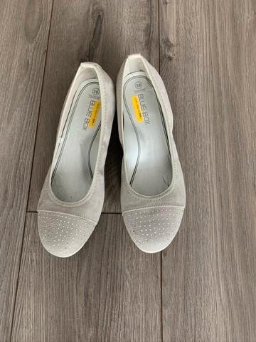 Leuke dames schoenen met strass steentjes als nieuw, Kleding | Dames, Schoenen, Zo goed als nieuw, Schoenen met lage hakken, Grijs