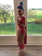 Thaise dame welkomsgroet, Houtsnijwerk, Beeld 77 cm, Ophalen of Verzenden, Gebruikt, Mens