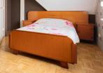 Handgemaakt 2 persoons bed met kast - jaren 60, Huis en Inrichting, Slaapkamer | Bedden, Ophalen, Gebruikt, Jaren 60, Bruin