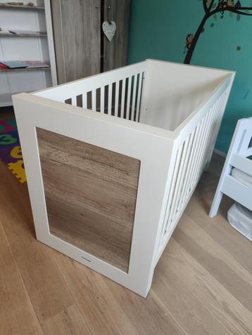 Babykamer ledikant+commode+veel extra's beschikbaar voor biedingen
