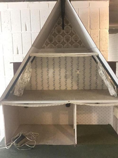 Groot zelfgemaakt poppen/ barbiehuis, Kinderen en Baby's, Speelgoed | Poppenhuizen, Gebruikt, Ophalen