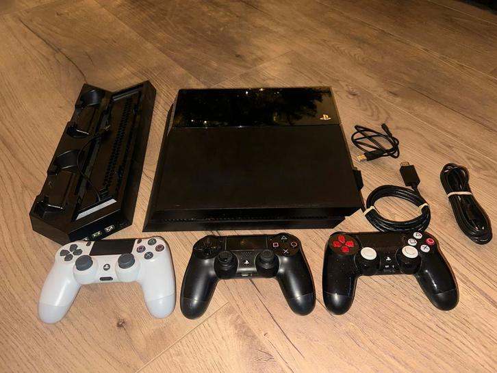 PS4 met 3 controllers, Spelcomputers en Games, Spelcomputers | Sony PlayStation 4, Gebruikt, Original, Met 3 controllers of meer