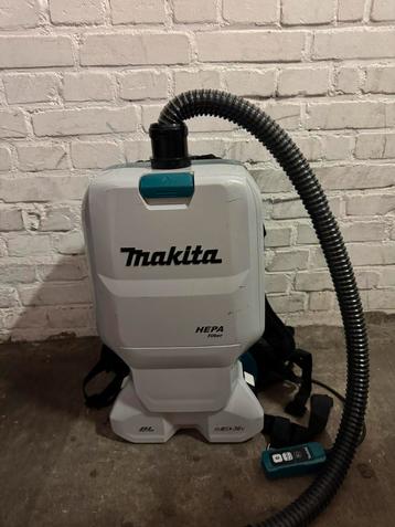 Makita Stofzuiger met alle toebehorende beschikbaar voor biedingen
