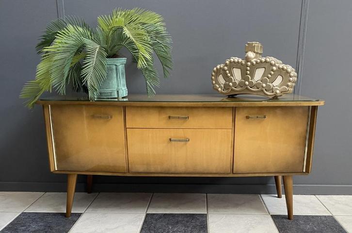 60 jaren Laag dressoir met glasplaat voor tv of platenspeler, Huis en Inrichting, Kasten | Ladekasten, Gebruikt, Minder dan 100 cm