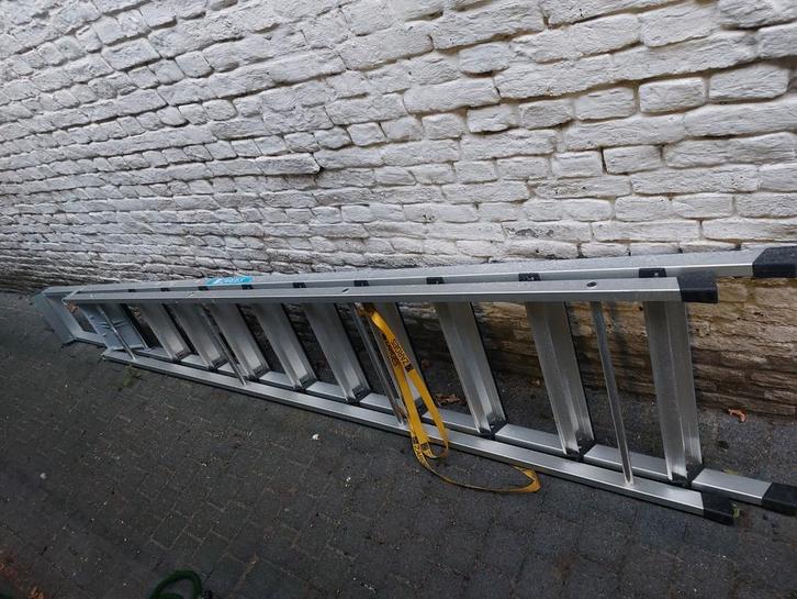 ZAGRES industrietrap zgan, Doe-het-zelf en Verbouw, Ladders en Trappen, Zo goed als nieuw, Minder dan 2 meter, Ophalen