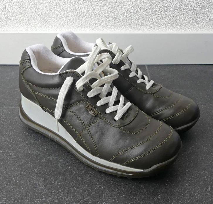 Esprit wedge sneakers gympen Tea lace up maat 40 olijfgroen, Kleding | Dames, Schoenen, Zo goed als nieuw, Sneakers of Gympen