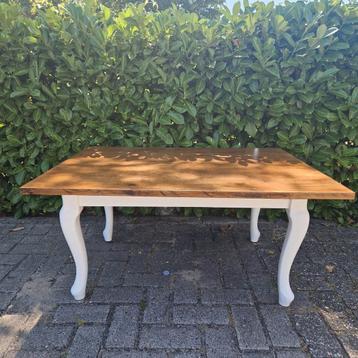 Landelijke salontafel beschikbaar voor biedingen