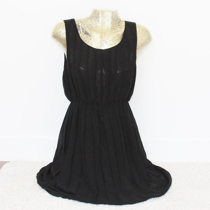 Mooi Monki Jurkje (M) € 30,-, Kleding | Dames, Jurken, Zo goed als nieuw, Maat 38/40 (M), Zwart, Boven de knie, Ophalen of Verzenden