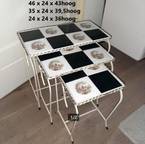 bijzettafeltjes zwart/wit/goud met romantische tegels, Antiek en Kunst, Curiosa en Brocante, Ophalen of Verzenden