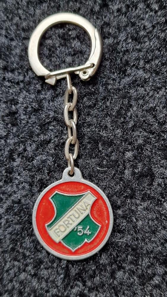Fortuna '54 voetbalclub sleutelhanger 60-er jaren, Verzamelen, Ophalen of Verzenden, Zo goed als nieuw, Sport