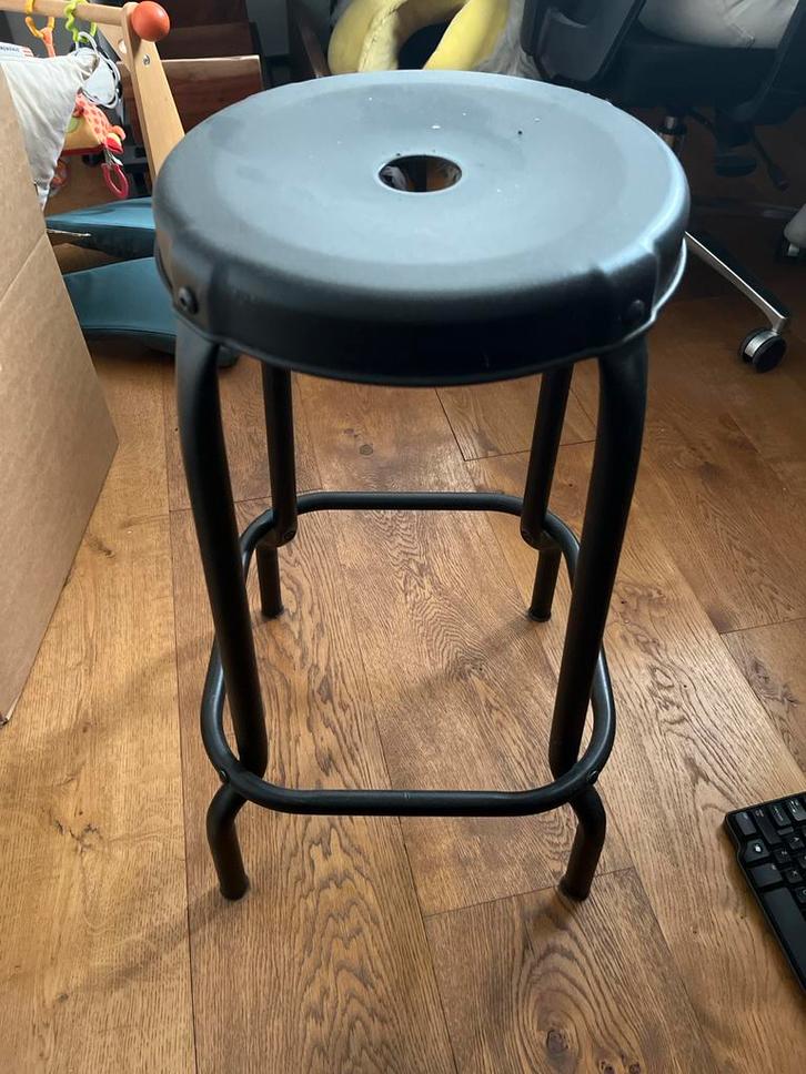 Zwarte Kruk - Stevig en Stijlvol, Huis en Inrichting, Barkrukken, Gebruikt, 60 tot 90 cm, Metaal, 1 kruk, Ophalen