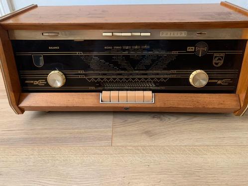 Philips B5X43A stereo FM radio met 800ohm speakers, Antiek en Kunst, Antiek | Tv's en Audio, Verzenden