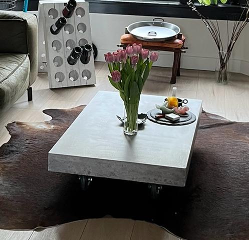 Stoere salon tafel van beton, Huis en Inrichting, Tafels | Salontafels, Zo goed als nieuw, Minder dan 50 cm, 50 tot 100 cm, 100 tot 150 cm