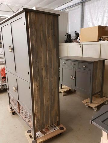Handgemaakte Babykamer Meubelset van Gerecycled Hout - Kast, beschikbaar voor biedingen