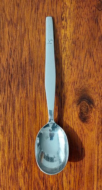 Verzilverd lepeltje - met gegraveerd de letter L beschikbaar voor biedingen