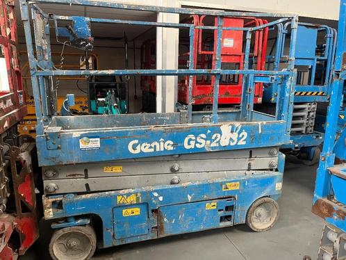 Genie hoogwerker, schaarlift 2032 (bj 2013), Zakelijke goederen, Machines en Bouw | Liften, Steigers en Ladders