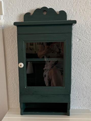 Nostalgisch eierkastje beschikbaar voor biedingen