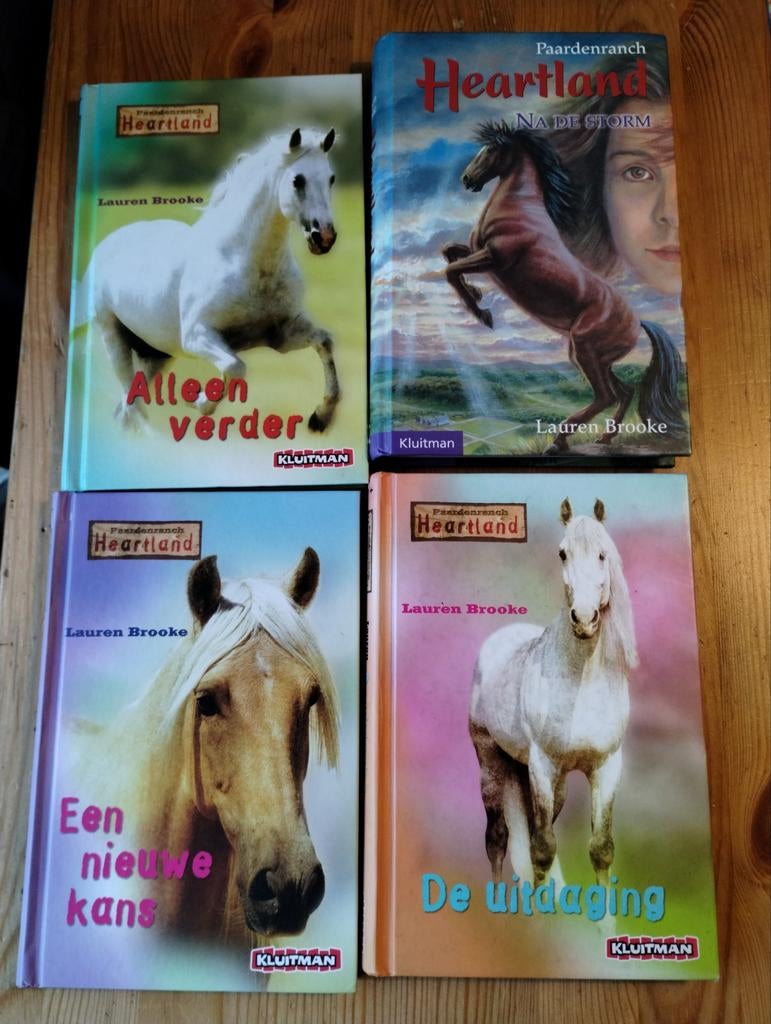 Heartland boeken 4 stuks, Ophalen of Verzenden, Zo goed als nieuw, Paarden of Pony's, Lauren Brooke