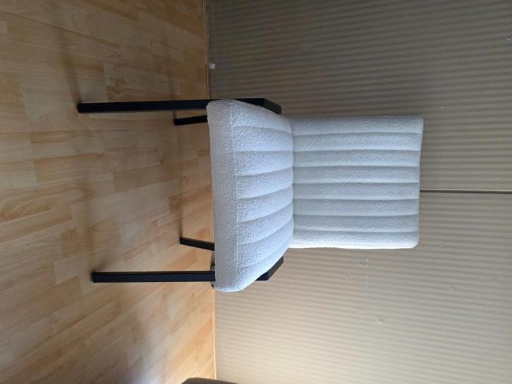 Witte eetkamerstoel- showroommodel, Huis en Inrichting, Stoelen, Nieuw, Eén, Stof, Wit, Ophalen