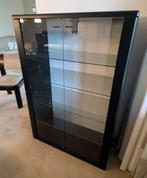 Zwarte Vitrinekast met ingebouwde lamp, Huis en Inrichting, Kasten | Vitrinekasten, Ophalen, Gebruikt, Glas, 100 tot 150 cm