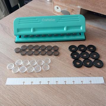 Craftelier Disc Planner Punch - 9 Gaten beschikbaar voor biedingen