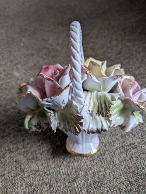Vintage capodimonte porseleinen bloemenmand, Antiek en Kunst, Antiek | Porselein, Ophalen of Verzenden