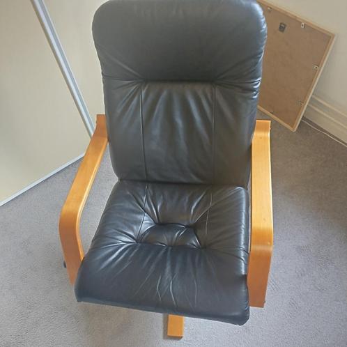 Zwarte Leren Leunstoel – Modern & Comfortabel, Huis en Inrichting, Fauteuils, Zo goed als nieuw, Hout, Leer, 50 tot 75 cm, 75 tot 100 cm