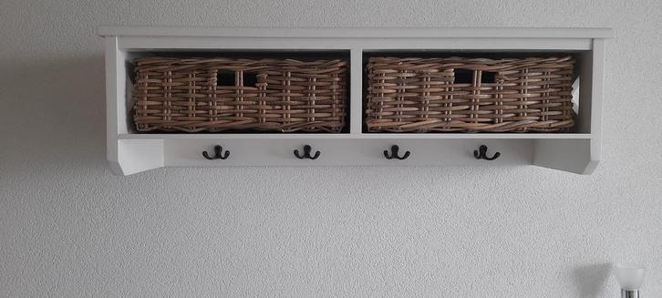 2x Kapstok met 2 mandjes - Wandmodel, Huis en Inrichting, Woonaccessoires | Kapstokken, Zo goed als nieuw, Wandkapstok, Minder dan 100 cm