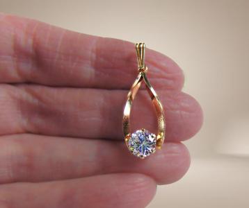 Mooie ART DECO ‘dancing stone’ zirkonia Goldfilled hanger! beschikbaar voor biedingen