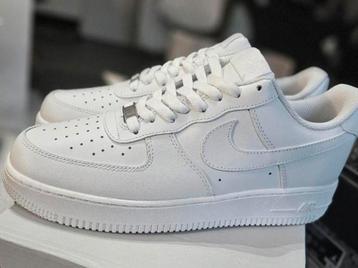 Nike Air Force 1 Triple White - Gloednieuw - Maat 44.5 beschikbaar voor biedingen