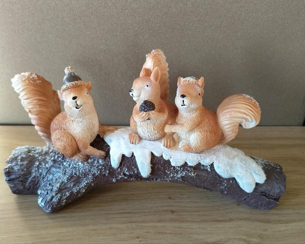 🐿️EEKHOORNTJES OP BESNEEUWDE BOOMSTAM ️ EEKHOORN, Verzenden, Zo goed als nieuw, Dier