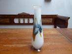 Mooi gedecoreerde opaline vaas.