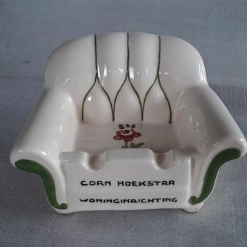 Asbak in de vorm van een fauteuil / stoel keramiek beschikbaar voor biedingen