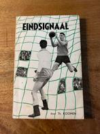 Eindsignaal onder redactie van Theo Koomen uit 1960, Gelezen, Balsport, Ophalen of Verzenden