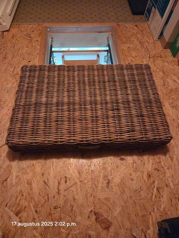 Hondenmand rotan 95x60cm z.g.a.n. beschikbaar voor biedingen
