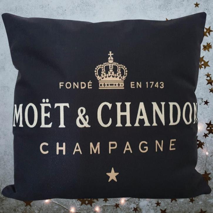 Luxe kussen van MOËT & CHANDON incl binnenkussen ‼️, Huis en Inrichting, Woonaccessoires | Kussens, Nieuw, Zwart, Vierkant, Ophalen of Verzenden